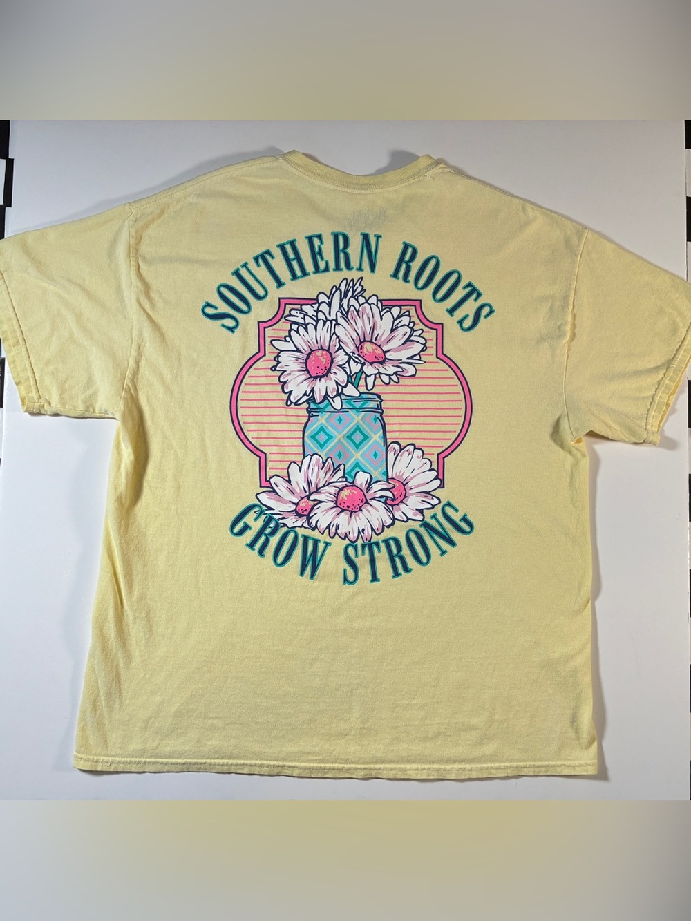 Benny & Belle Southern Roots Grow Strong Graphic Tee XL
